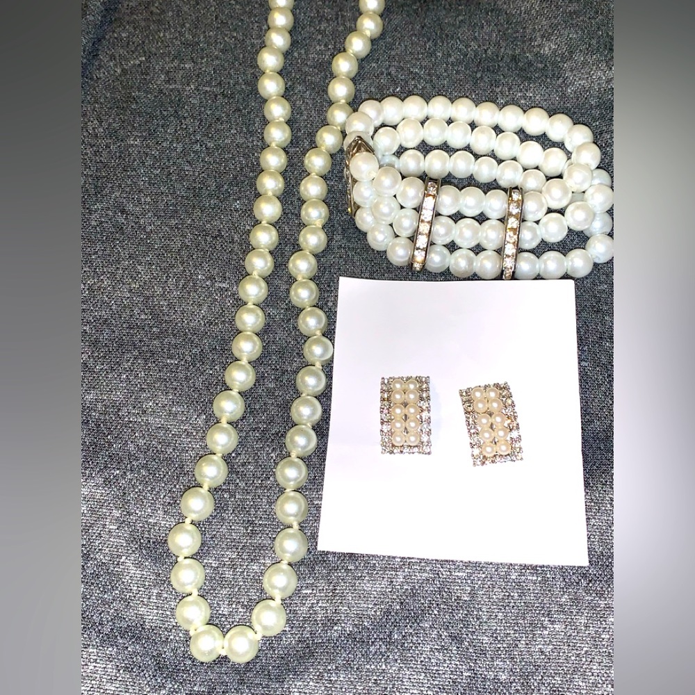 Pearls and Rhinestones Bling Single Strand Stretch Bracelet Clip On Earrings